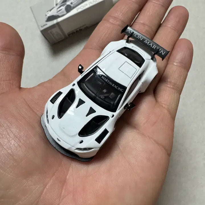 [BUNJANG] Pop Race Aston Martin Vantage GT3 White (Opened) / 팝레이스 애스턴마틴 밴티지 GT3 화이트 단순개봉