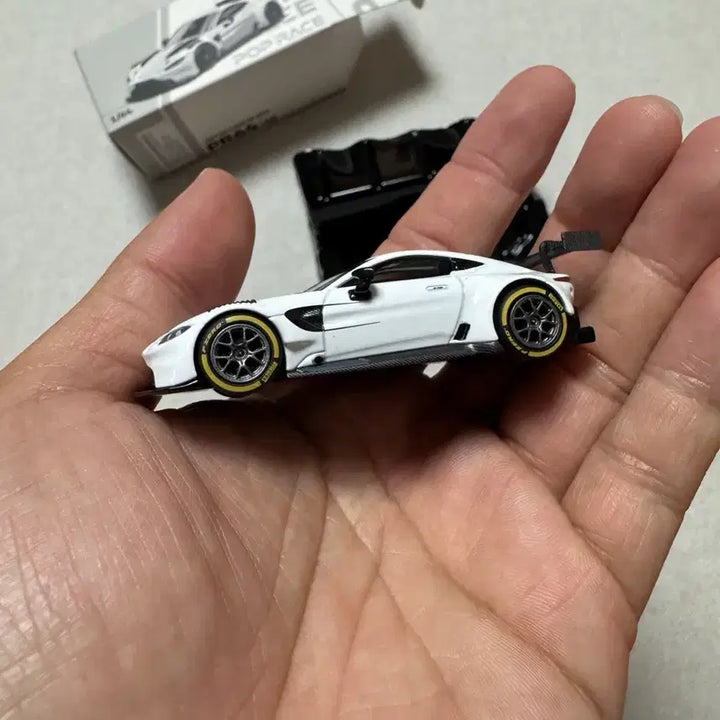 [BUNJANG] Pop Race Aston Martin Vantage GT3 White (Opened) / 팝레이스 애스턴마틴 밴티지 GT3 화이트 단순개봉