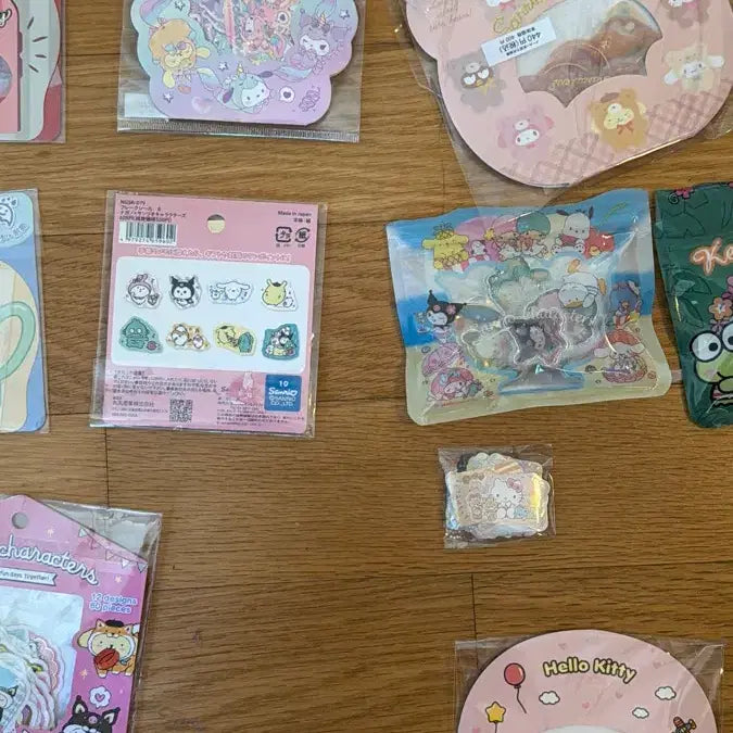 [BUNJANG] Sanrio Characters Sticker Set (32 Sheets) / 산리오 캐릭터 스티커 세트 32장