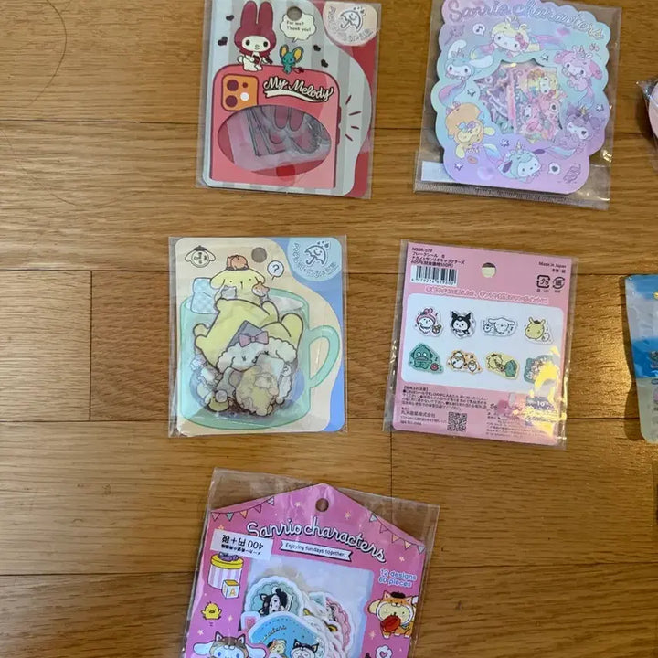 [BUNJANG] Sanrio Characters Sticker Set (32 Sheets) / 산리오 캐릭터 스티커 세트 32장