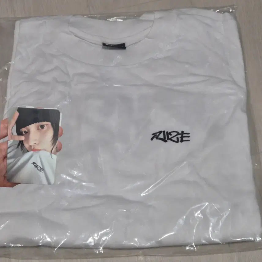 [BUNJANG] RIIZE Wonbin Valentine Long Sleeve T-shirt White Photocard Unsealed / 라이즈 원빈 발렌타인 롱슬리브 화이트 티셔츠 포카 단순개봉 / riize