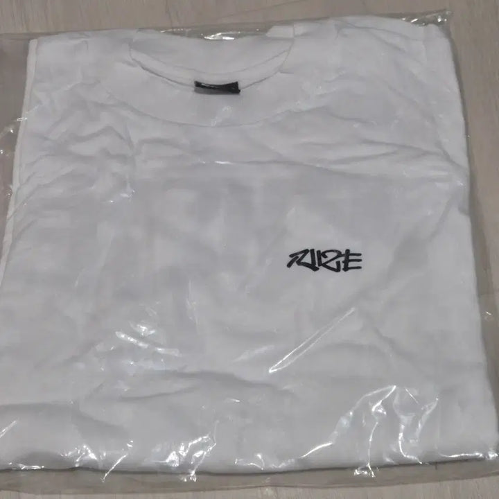 [BUNJANG] RIIZE Wonbin Valentine Long Sleeve T-shirt White Photocard Unsealed / 라이즈 원빈 발렌타인 롱슬리브 화이트 티셔츠 포카 단순개봉 / riize