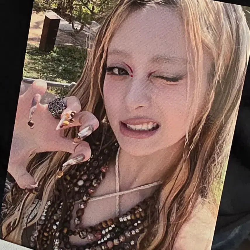 [BUNJANG] LE SSERAFIM Huh Yunjin Broadcast Photocard / 르세라핌 붐팔라 허윤진 공방포카 양도 lesserafim boompala