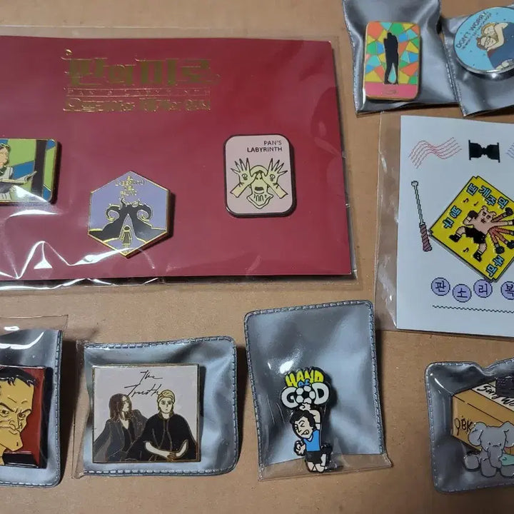 [BUNJANG] Artist Badge Collection (2017-2025) - 92 Types / 2017년~2025년 아티스트 뱃지 92종 영화 굿즈