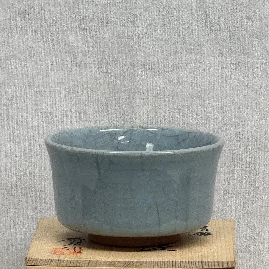 [BUNJANG] Japanese Celadon Tea Bowl (Chawan) with Ice Crackle Glaze and Paulownia Box / 일본 청자 다완 비색 빙렬 찻사발 오동나무 박스 풀구성