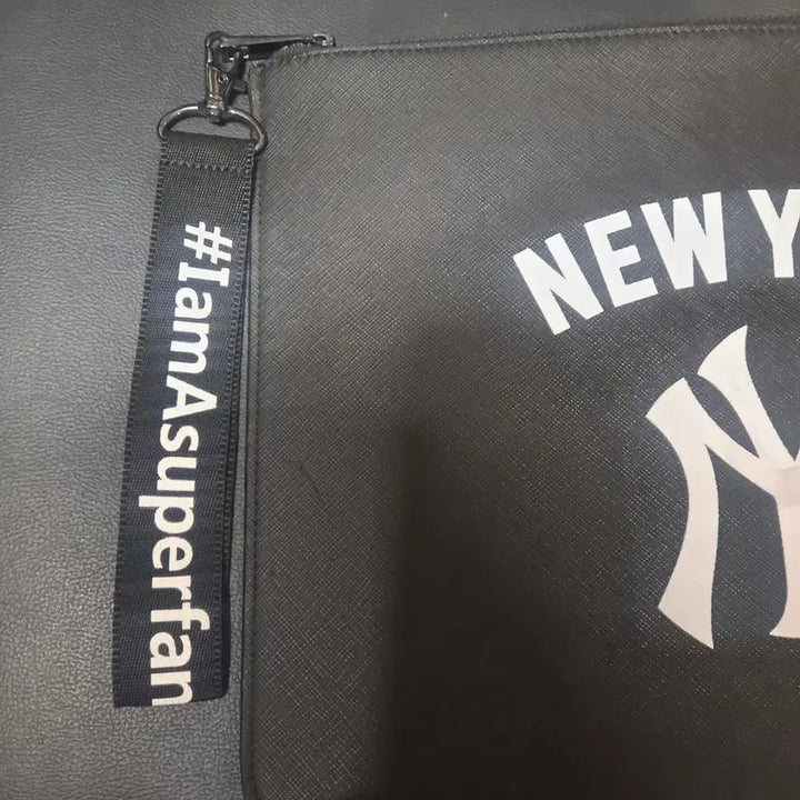 [BUNJANG] MLB New York Yankees Logo Polyester Clutch Bag / MLB 클러치백