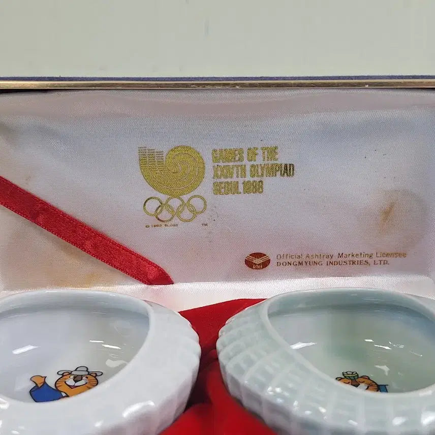 [BUNJANG] 1988 Seoul Olympics Hodori &amp; Hosuni Celadon Porcelain Souvenir Set / 근대사 수집 자료 88서울올림픽 도자기 기념품 호돌이 호순이 스타디움