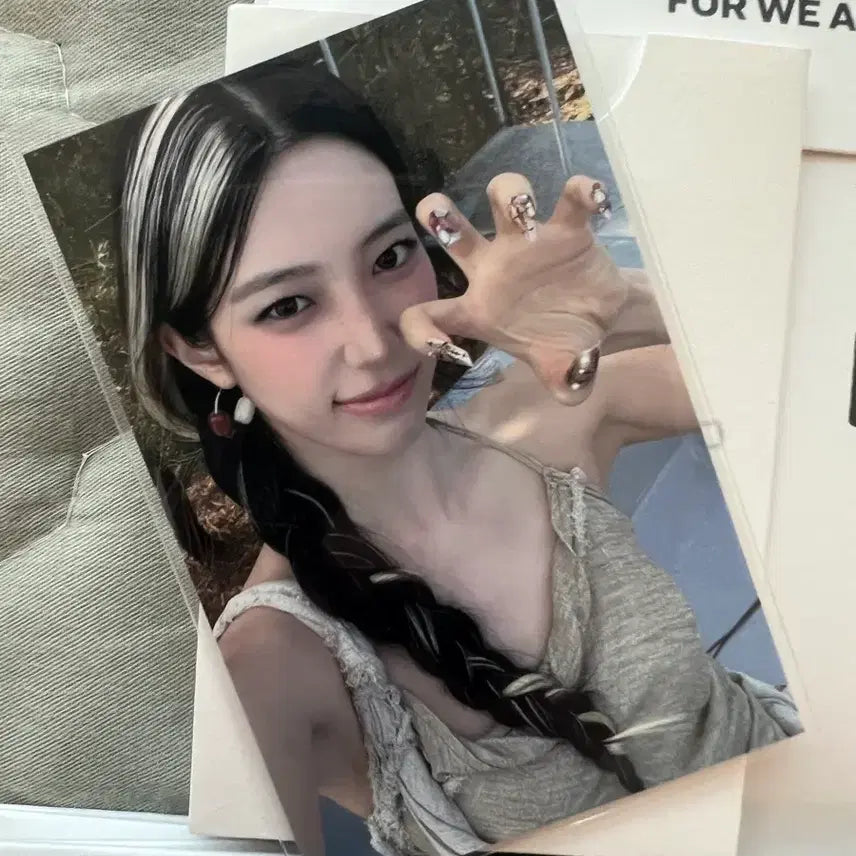 [BUNJANG] LE SSERAFIM Pureflow 1st Week Broadcast Photocard Gift Set / 르세라핌 PUREFLOW 붐팔라 1주차 역조공 세트