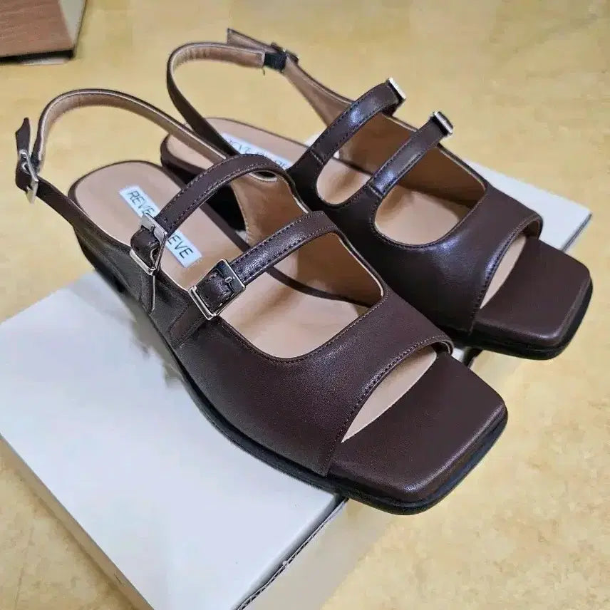 [SOLD OUT] [새상품] 레브바이레브 로완 샌들 브라운 245