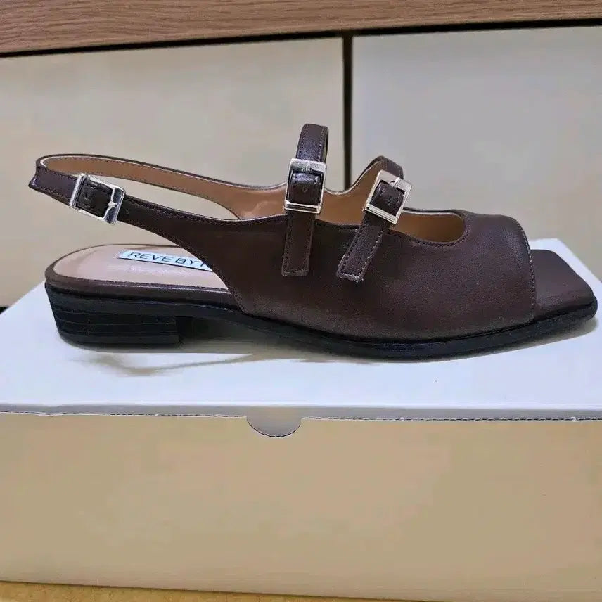 [SOLD OUT] [새상품] 레브바이레브 로완 샌들 브라운 245