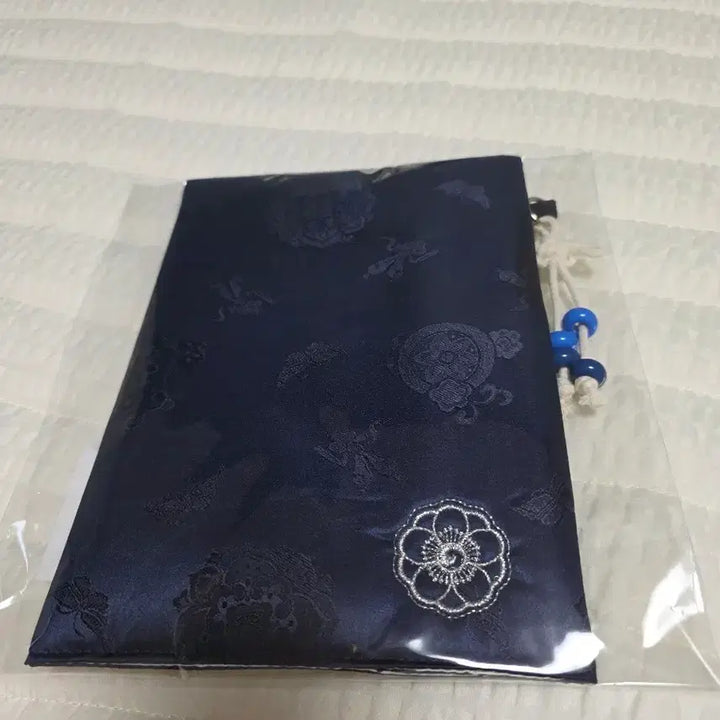 [BUNJANG] IU DAEGUNBUIN MD Photocard Book Cover / 대군부인 엠디 북커버 포카 아이유