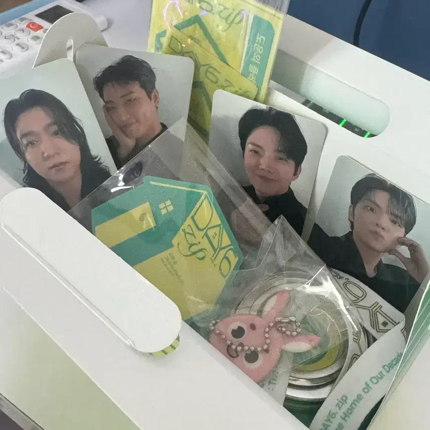 [BUNJANG] Day6 10th Anniversary Pop-up Exclusive Photocard Gacha Keychain Full Set / 데이식스 10주년 팝업 집 zip 특전 포카 가챠 키링 풀구성 풀세트