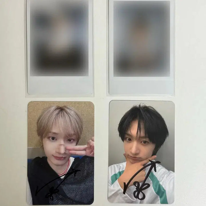 [BUNJANG] Kickflip Donghwa Autographed Polaroids &amp; Photocards Bundle Set / 킥플립 동화 싸인폴라 싸폴 2장 폴라 싸인포카 2장 일괄