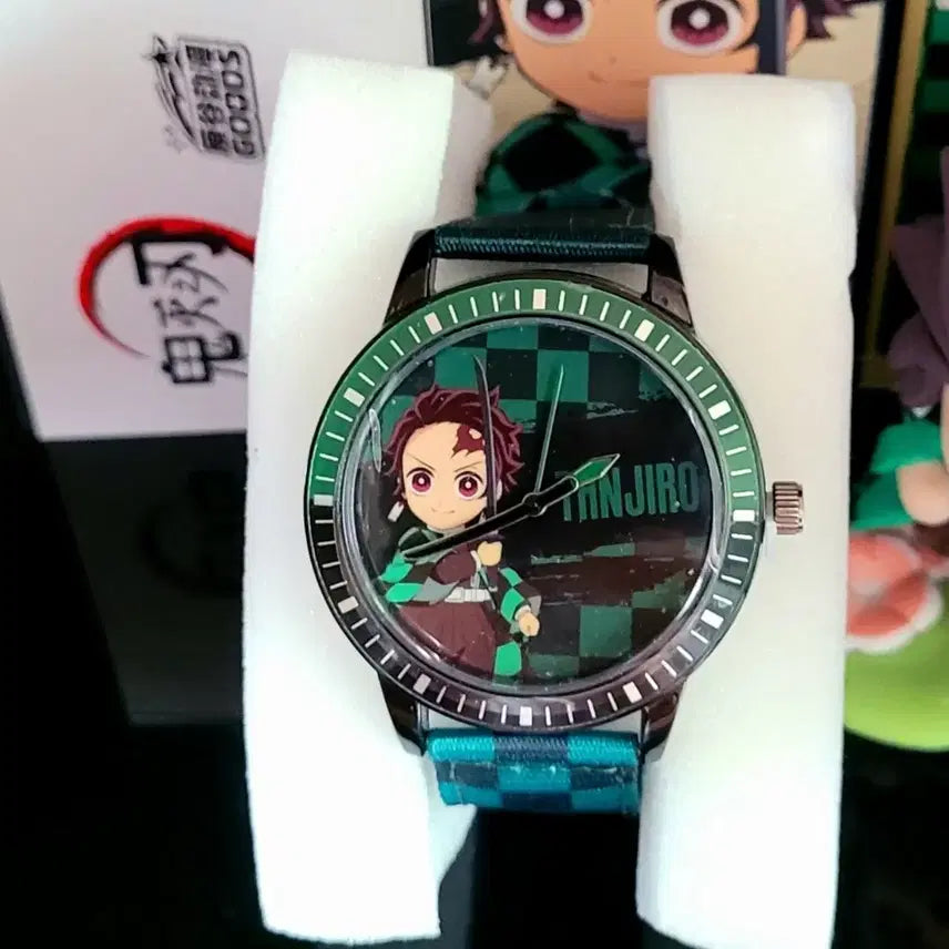 [BUNJANG] Demon Slayer Tanjiro Wristwatch &amp; 2 Figure Set (Sealed) / [가격내림]귀멸의 칼날 탄지로 손목시계/탄지로 피규어 2종(미개봉새상품)