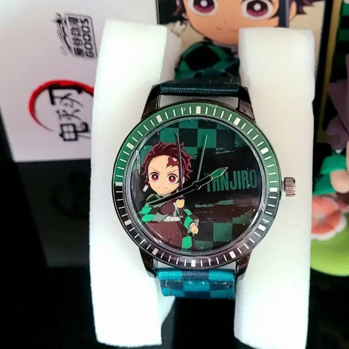 [BUNJANG] Demon Slayer Tanjiro Wristwatch &amp; 2 Figure Set (Sealed) / [가격내림]귀멸의 칼날 탄지로 손목시계/탄지로 피규어 2종(미개봉새상품)