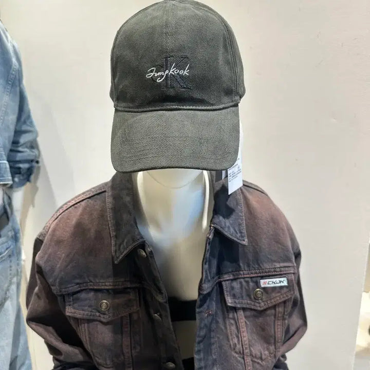 [SOLD OUT] 캘빈클라인 CK 정국 콜라보 볼캡 블랙(미개봉)