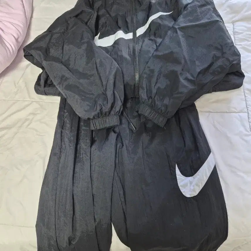 [BUNJANG] Nike Swoosh Black Windbreaker Set / [백화점]나이키 스우시 블랙 바람막이 셋업