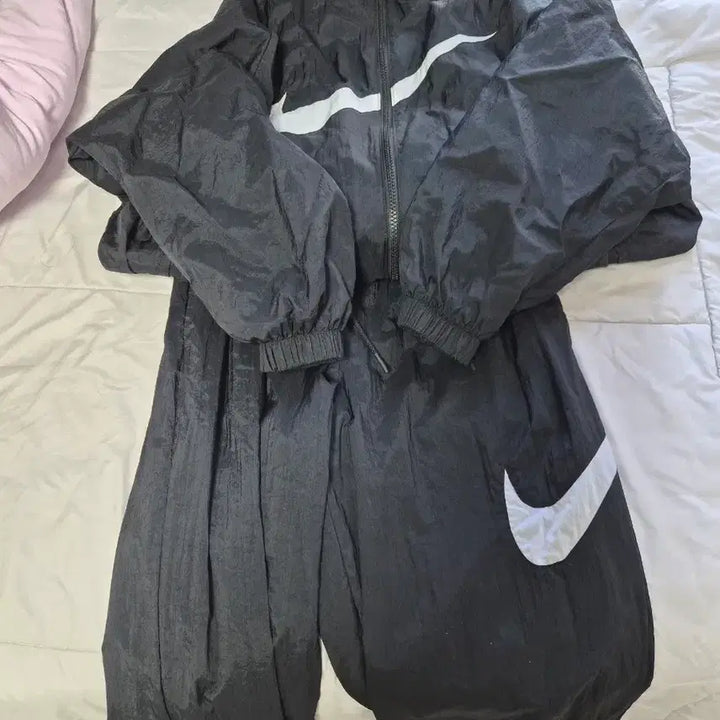 [BUNJANG] Nike Swoosh Black Windbreaker Set / [백화점]나이키 스우시 블랙 바람막이 셋업
