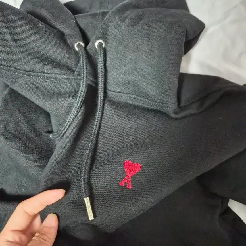 [BUNJANG] AMI Small Heart Black Hoodie / [병행]아미 스몰 하트 블랙 후드티