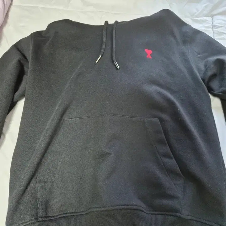 [BUNJANG] AMI Small Heart Black Hoodie / [병행]아미 스몰 하트 블랙 후드티