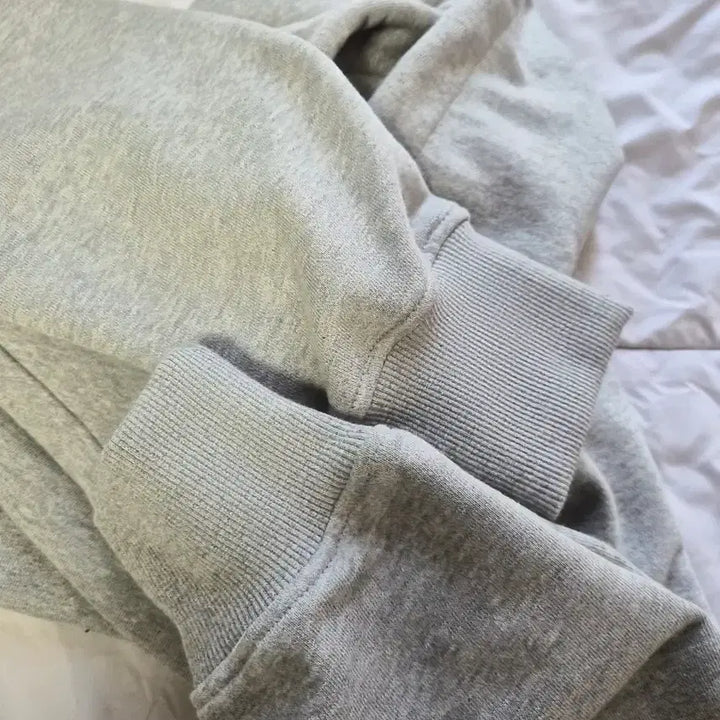 [BUNJANG] AMI Paris Small Heart Logo Embroidered Hoodie Grey / [병행]아미 스몰 하트 자수 후드티 그레이