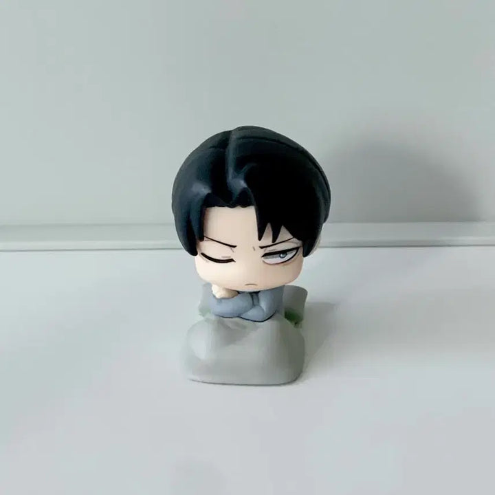 [BUNJANG] Attack on Titan Levi Onemutan Gacha Figure / 진격의 거인 리바이 오네무탄 가챠