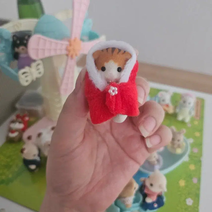 [BUNJANG] Sylvanian Families Santa Cape Maple Cat / 실바니안 산타망토 메이플캣