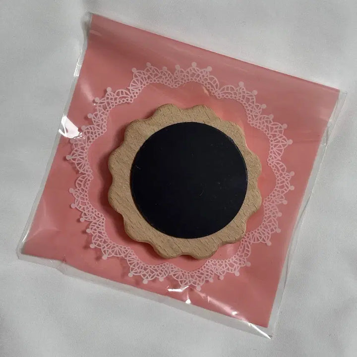 [BUNJANG] Golden Resort Cookie Magnet (Gye-dam Chul-geun/Gye-chul) / 원가이하) 사사님 골든 리조트 쿠키 마그넷 괴담출근 괴출 비공굿 굿즈