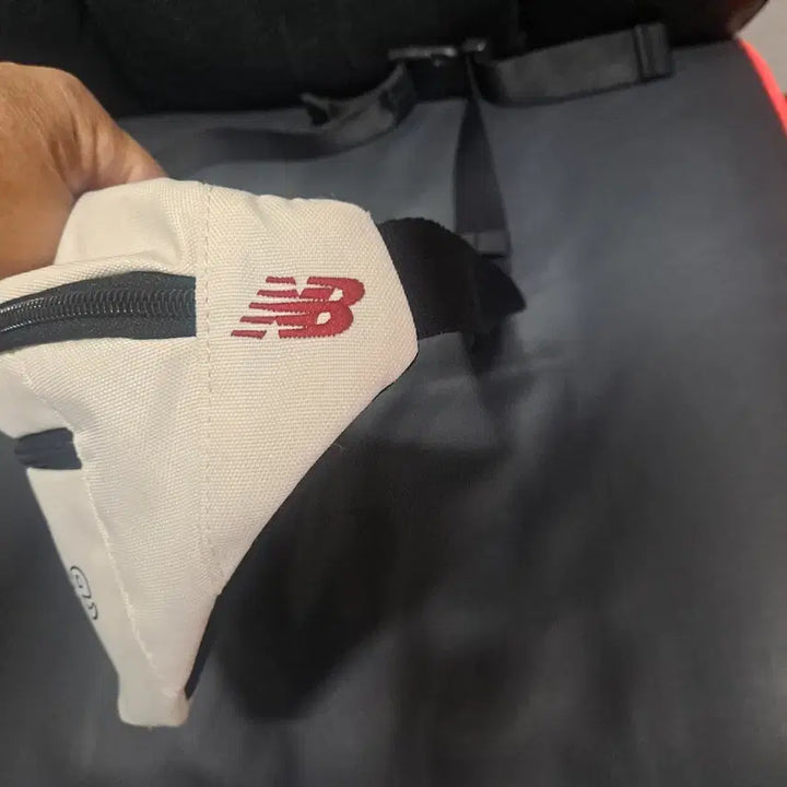 [BUNJANG] New Balance Essential Hip Pack / 뉴발란스 에센셜 힙색