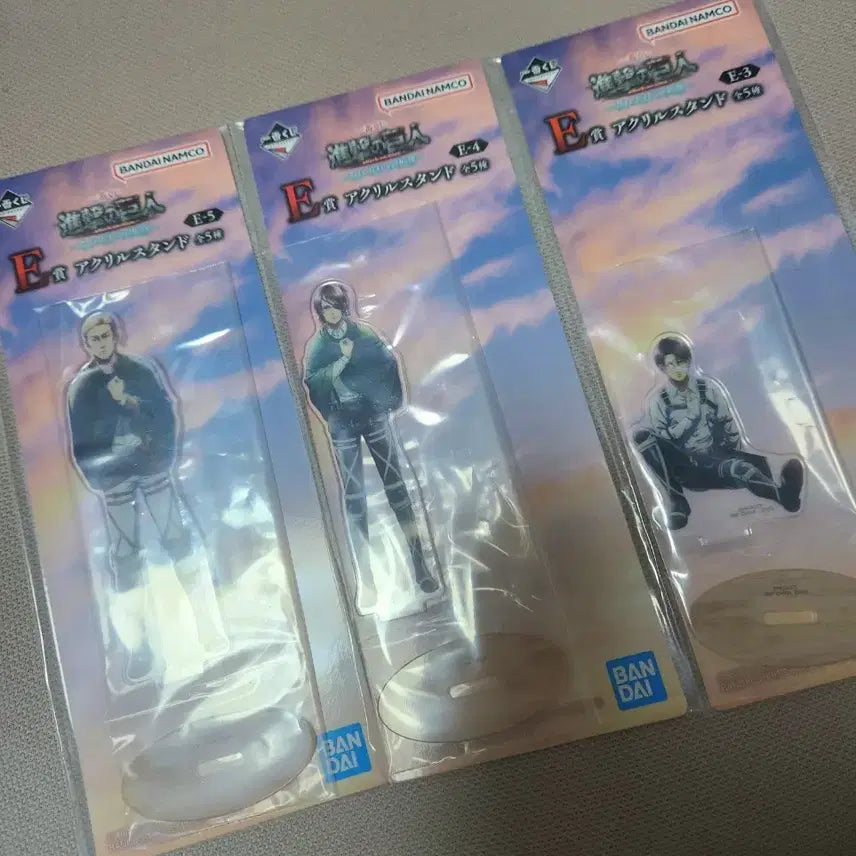 [BUNJANG] Attack on Titan Ichiban Kuji E Prize Hanji, Erwin, Levi Acrylic Stand Set / 진격의거인 제일복권 E상 한지 엘빈 리바이 3종세트 아크릴 스탠드