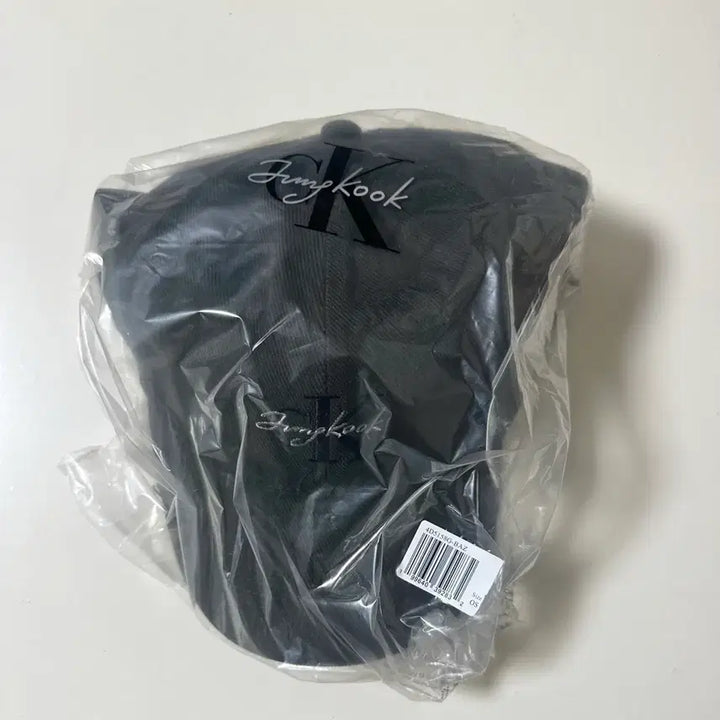 [SOLD OUT] 캘빈클라인 CK 정국 콜라보 볼캡 블랙(미개봉)