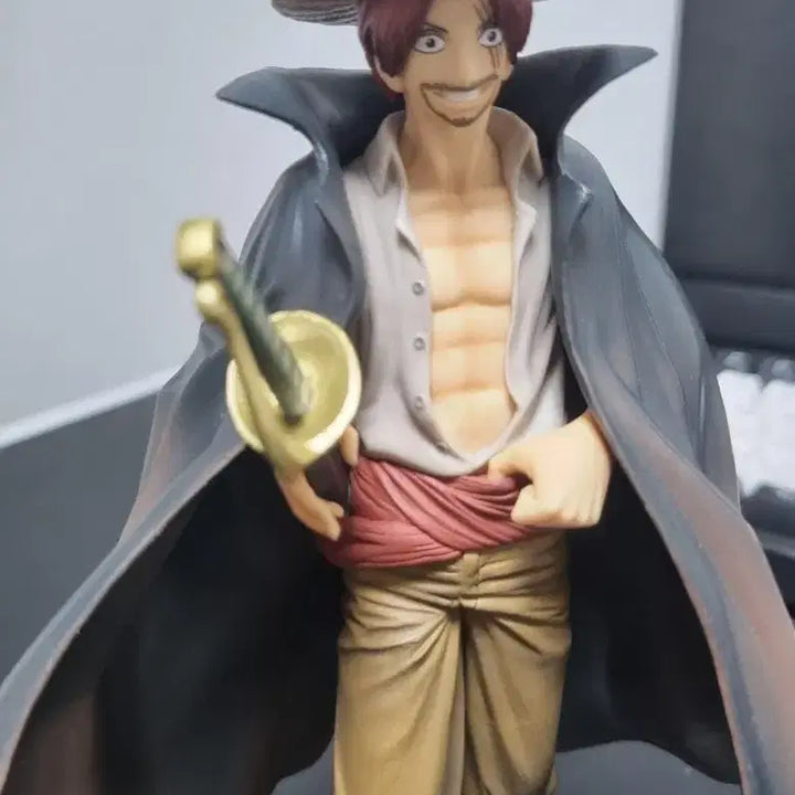 [BUNJANG] One Piece Red-Haired Shanks Great Captain Figure / 원피스 위대한선장 빨간머리 샹크스 피규어