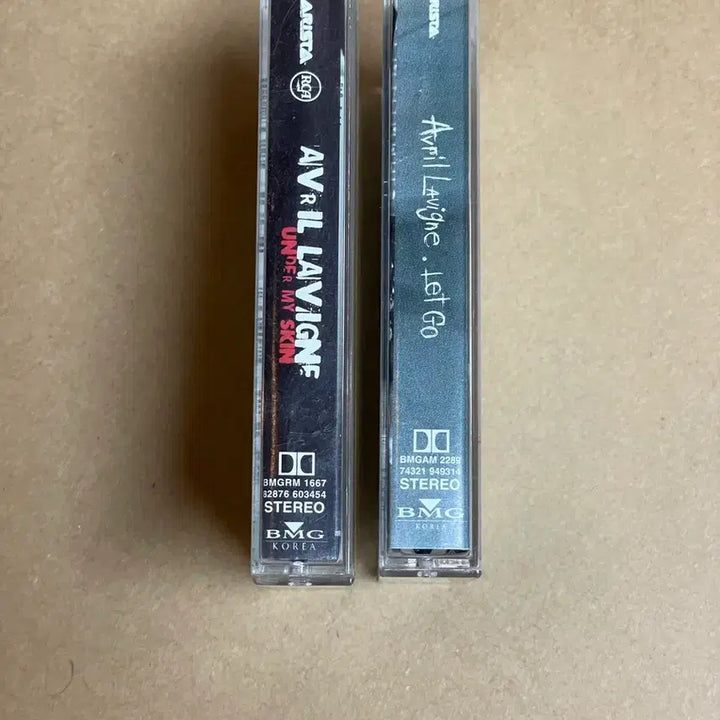 [BUNJANG] Avril Lavigne "Let Go" &amp; "Under My Skin" Cassette Tape 2-Set / 에이브릴 라빈 Avril Lavigne 2개 세트 카세트 테이프