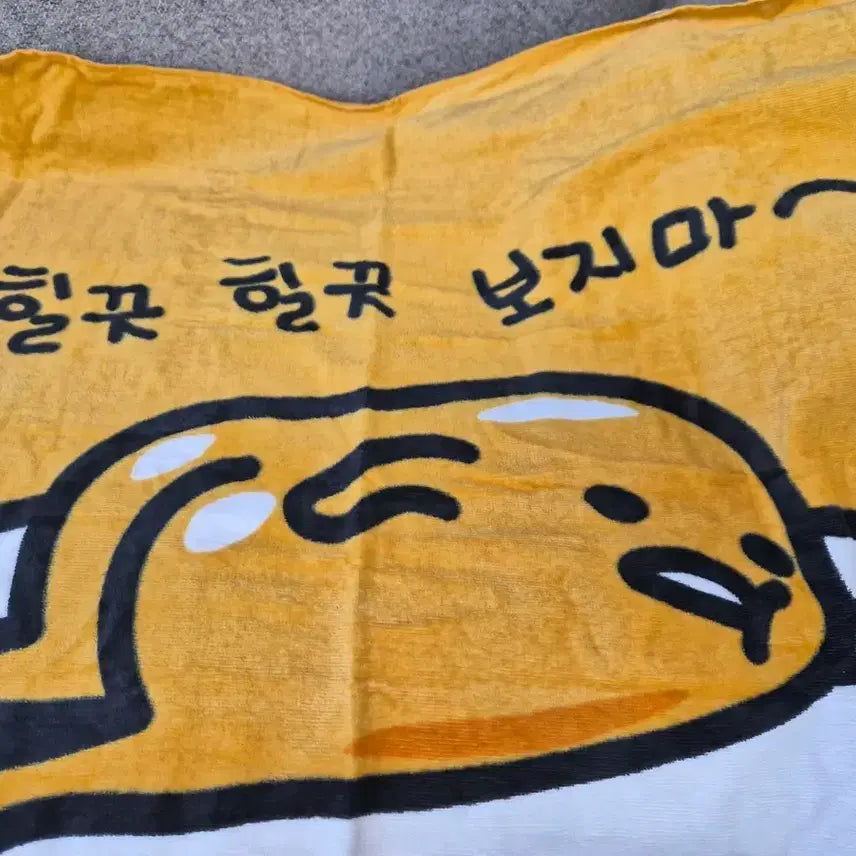 [BUNJANG] Gudetama Beach Towel / 정품) 구데타마 비치타올 새제품