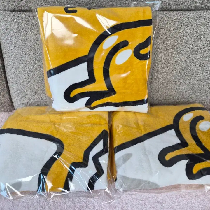 [BUNJANG] Gudetama Beach Towel / 정품) 구데타마 비치타올 새제품