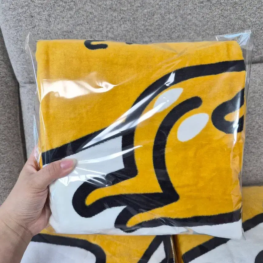 [BUNJANG] Gudetama Beach Towel / 정품) 구데타마 비치타올 새제품