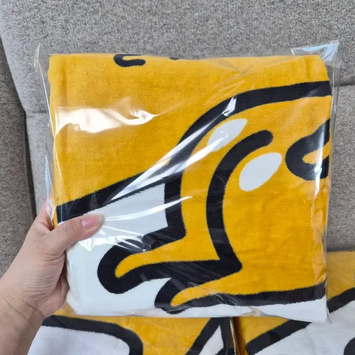 [BUNJANG] Gudetama Beach Towel / 정품) 구데타마 비치타올 새제품