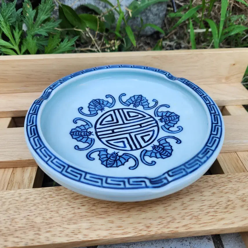 [BUNJANG] Hosan Andong-O Celadon Porcelain Ashtray with Bat Motif / 호산 안동오 청화백자 수자문 재털이