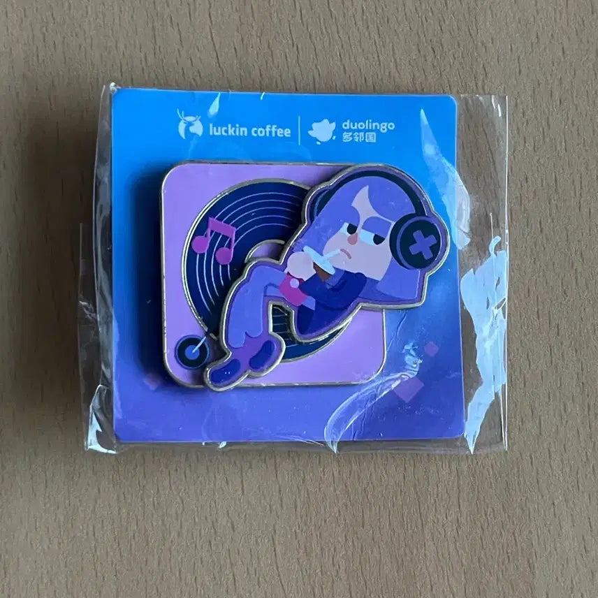 [BUNJANG] Duolingo x Le Creuset Metal Pin Badge Lily / 듀오링고 루이싱커피 콜라보 금속 핀뱃지 릴리