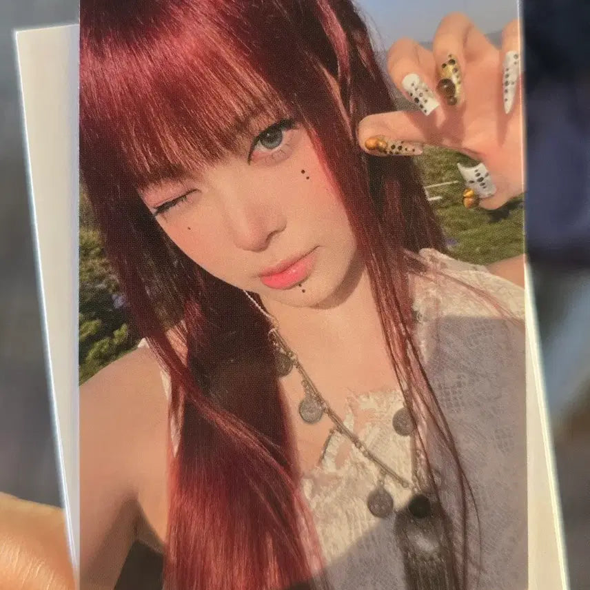 [BUNJANG] LE SSERAFIM Hong Eunchae Boom Pala Studio Photocard / 르세라핌 홍은채 붐팔라 공방포카 판매