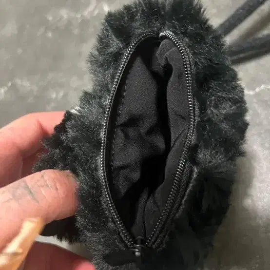 [BUNJANG] Skullpanda Darkness Fur Mini Bag Pouch / 스컬판다 다크니스 퍼 미니백 파우치