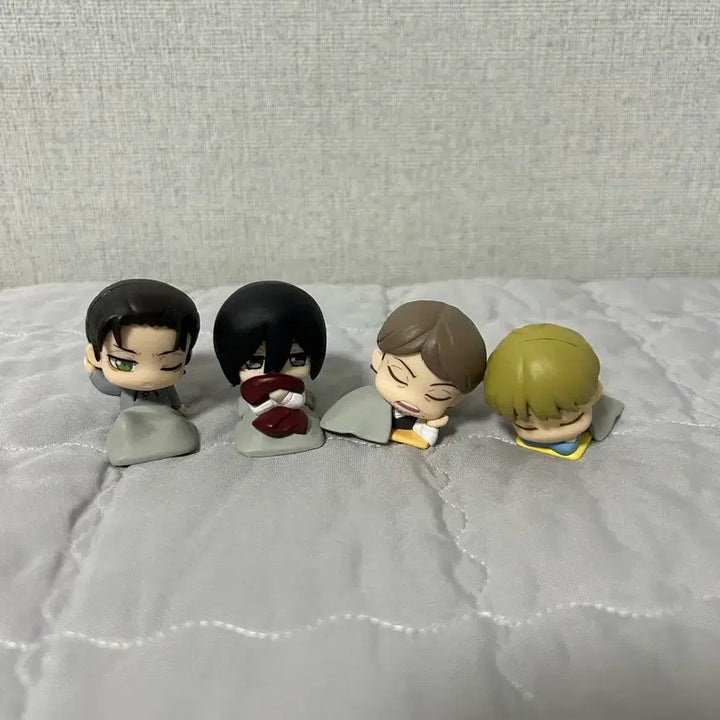[BUNJANG] Attack on Titan Onemutan Gacha Figure 4-Piece Set / 진격의 거인 오네무탄 가챠 피규어 4종 일괄
