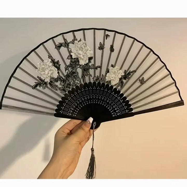 [BUNJANG] Chrysanthemum Oak Folding Fan with Tassel / 정가8.9 새거 적힌가격택포 고급 국화 참나무 부채 (고급스러움)
