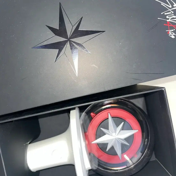 [BUNJANG] Stray Kids NACIFIC Official Lightstick (New Version) / 스키즈 나침봉 뉴침봉 스트레이키즈 팝니다 !