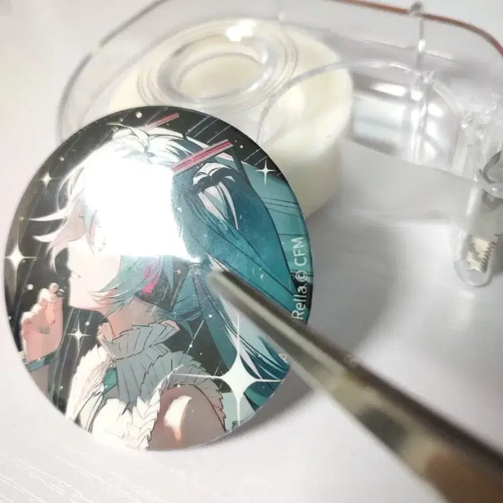 [BUNJANG] Hatsune Miku 16th Anniversary Rella Badge (Flawed) / 0601할인)하자)하츠네 미쿠 16주년 Rella 뱃지 개별가