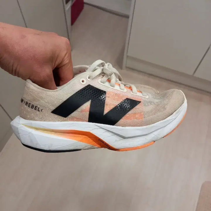 [BUNJANG] New Balance FuelCell Rebel 4 Sneakers (225) / 뉴발란스 퓨어셀 레벨4 225