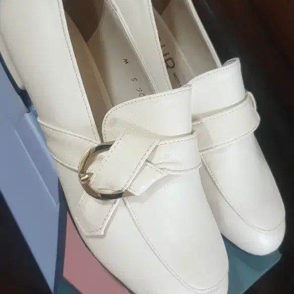 [BUNJANG] SPUR Leather Loafers Buckle Cream Ivory (230) / [새신발]스퍼(SPUR) 버클 레더 로퍼 크림 아이보리(230)
