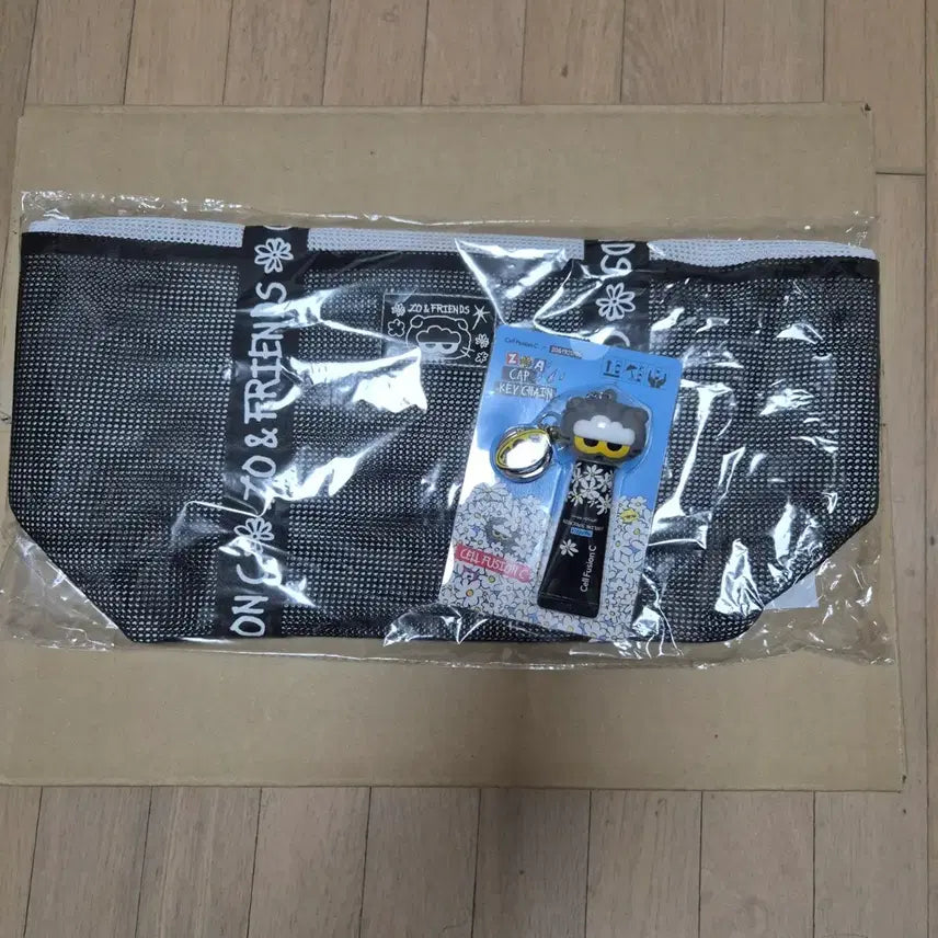 [BUNJANG] Cell Fusion C Joanne Friends Beach Bag + Cap Keyring + Sunscreen 10ml (Sealed) / [미개봉] 셀퓨전씨 조앤프렌즈 비치백 + 캡 키링 + 썬스크린 10ml