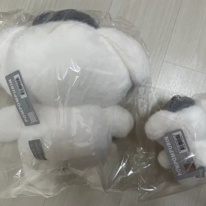 [BUNJANG] Sanrio Monotone Pompompurin 25cm Plush &amp; 13cm Keyring Doll Set / (세트) 산리오 모노톤 그레이 흑백 폼폼푸린 25cm 13cm 키링 인형