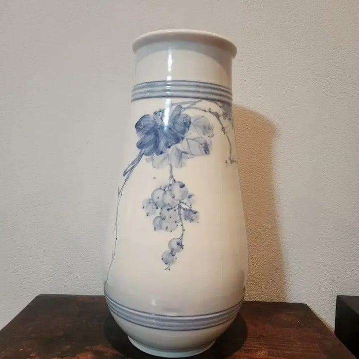 [BUNJANG] Unsigned Celadon Porcelain Large Vase with Grape Motif / [대형 화병] 세월의 멋을 품은 작가 미상 청화 포도문 대호